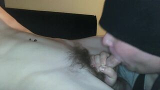 GAY HUNK SUCKING BI FRIENDS HARD DICK UNTIL CUM EXPLODES OUT
