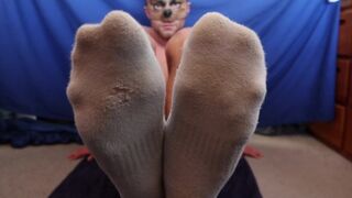 Ripped Stud Shows Feet, Sucks Toes and Licks Cum