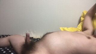 A hairy chubby uncle ejaculated when I was touching his dick naked in bed.