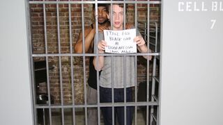 Huge black man screwing a whiteboi in the prison