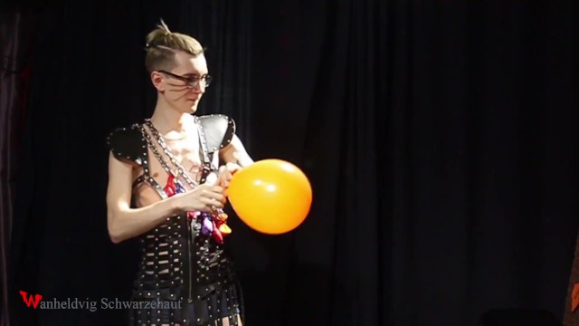 Nicky como superhéroes destruye globos
