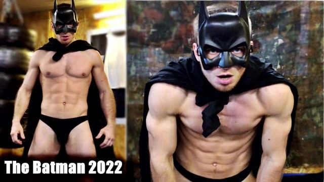 Russisk BATMAN redder verden fra homofile! En muskuløs superhelt knepper og ydmyger