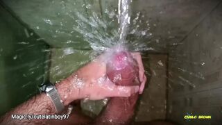 No hands water masturbation. Letting the stream of water fall on my