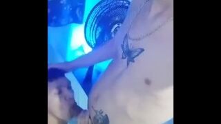 Chupando gran polla latina